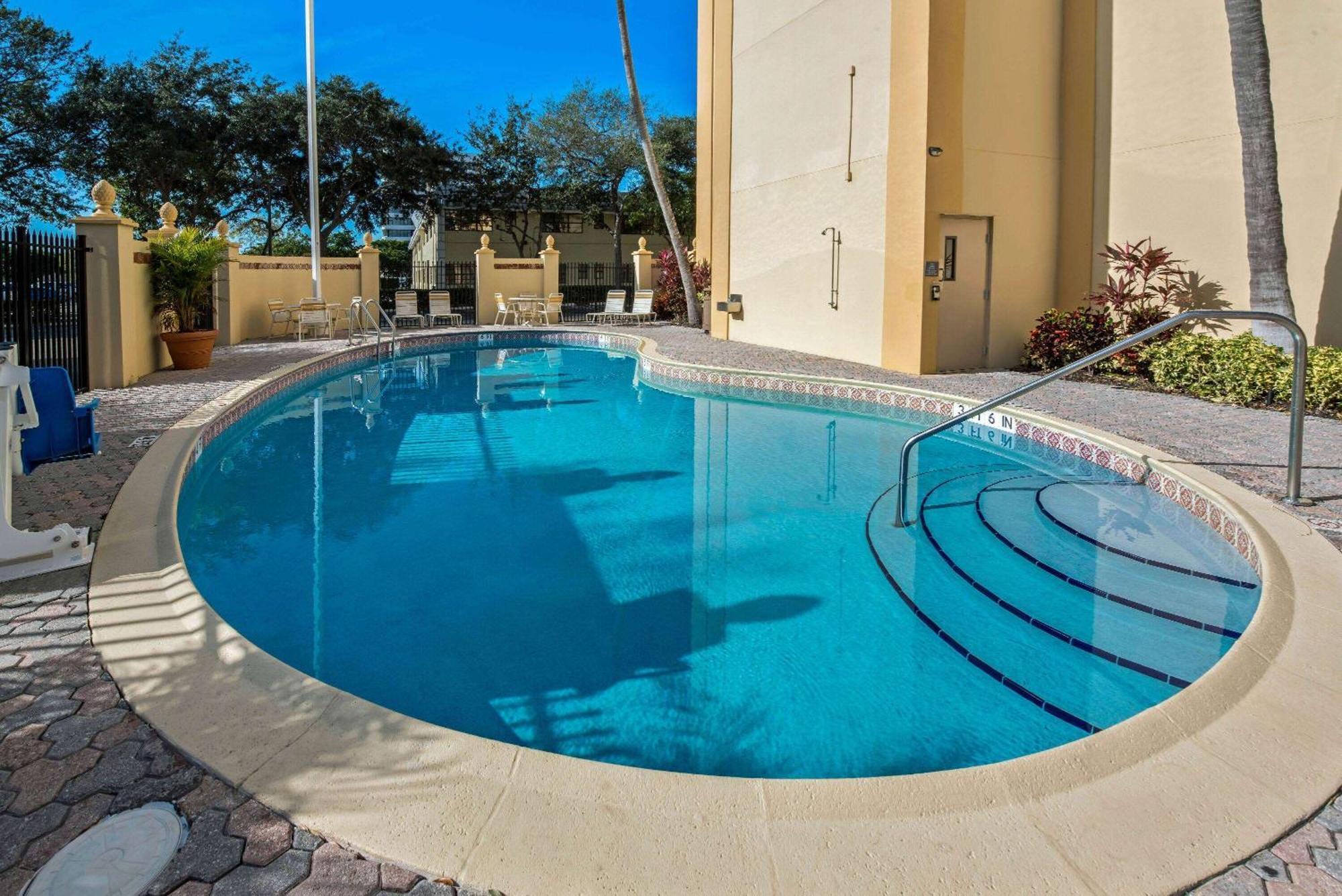 La Quinta By Wyndham West Palm Beach Airport Exterior foto